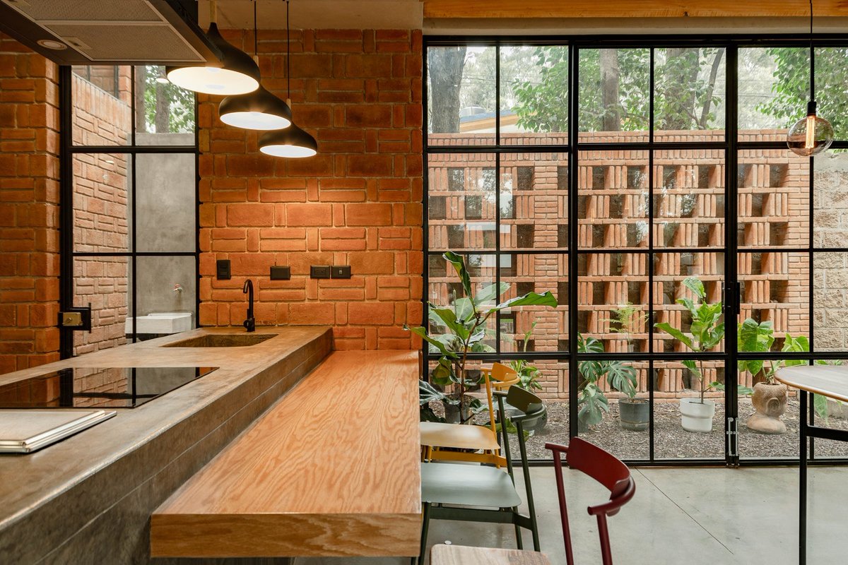 ADMEXICO's tweet photo. Casa MoMa, de Estudio Tecalli es una casa con una concepción del espacio poco convencional, y bajo una propuesta de arquitectura brutalista.

https://t.co/ibDZmivsVU https://t.co/goAK24o9gZ