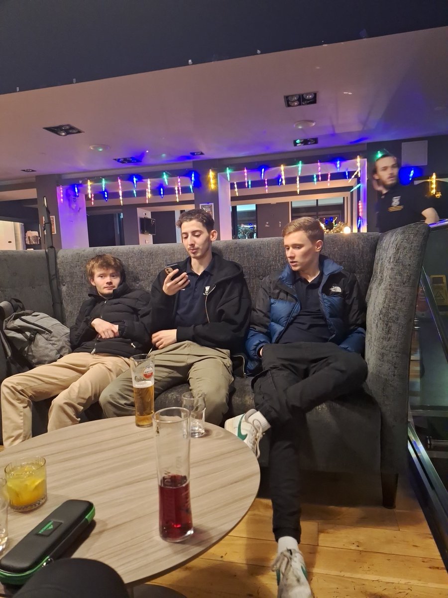 GZbarsports's tweet photo. 🎶🎵 "We've finally beaten lonsdale, du du du"🎵🎶
Deniz sees home a wonderful 5 4 performance to get the pig above the lion!! I mean just look at how excited huw is! https://t.co/LimTu926Lt