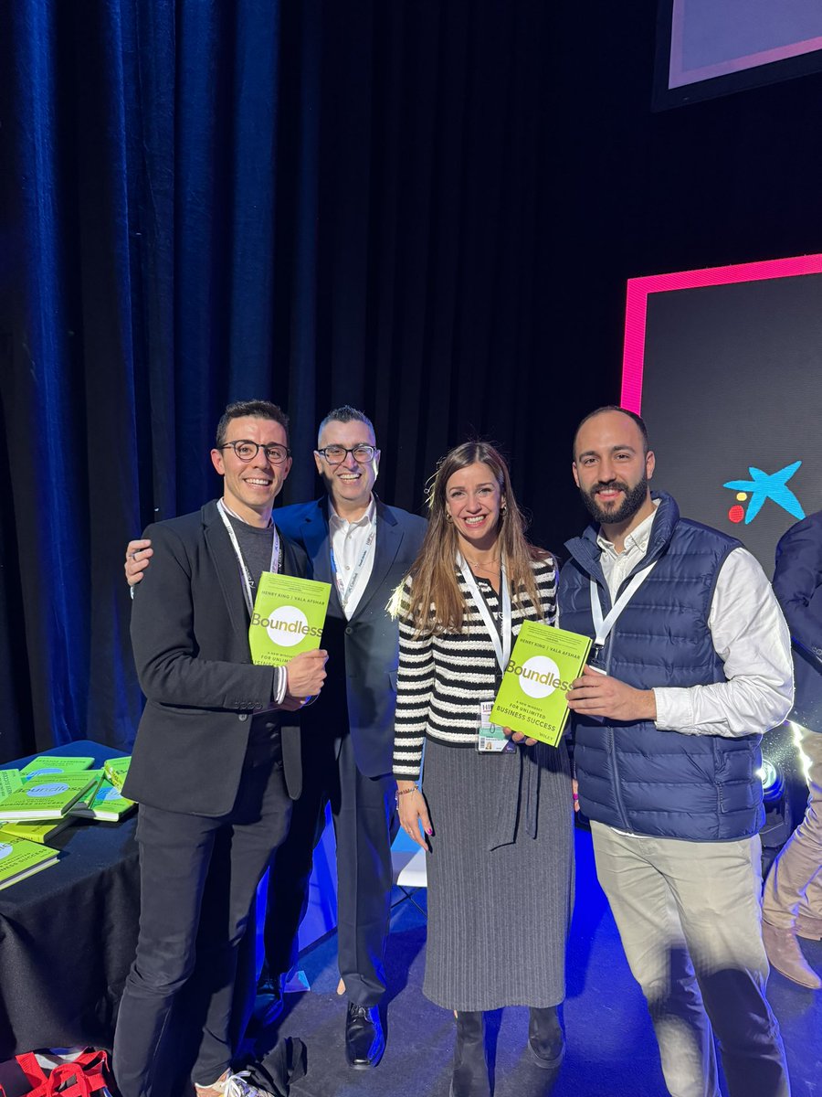 ASeub12's tweet photo. Día impresionante en @expohip Con el equipo de @Areas_ES nos sumergimos en la Horeca Professional Expo en @IFEMA ¡Éxito total al nutrirnos de contenido y visitas a proveedores! Emocionados por mejorar la experiencia de nuestros clientes en restauración en ruta. #HIP2024✈️🚗🚆 https://t.co/uRubYaKVD2