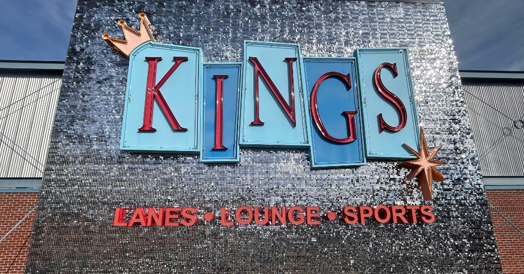 OmegaSignChicag's tweet image. 🌟✨ Don't let your brand fade into the background! ✨🌟 Stay ahead of the game and keep your signage looking fresh by regularly replacing sequin backdrops. Sparkle and shine will grab attention and make a lasting impression on customers.  

#signagegoals  #KingsBowling💫💖