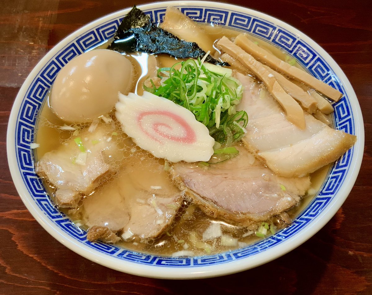 JIRAIGEN_CLUB's tweet photo. 明日2月21日(水)の #rajukuinthehouse は「肉中華ソバ」塩or醤油です♪皆様のご来店お待ちしております！※写真は特製中華ソバ　
営業時間Open11:00~14:00close #五ノ神精肉店 東京都あきる野市小川東3-9-13 #ラ塾 #rajuku https://t.co/EHQzjC5uhf