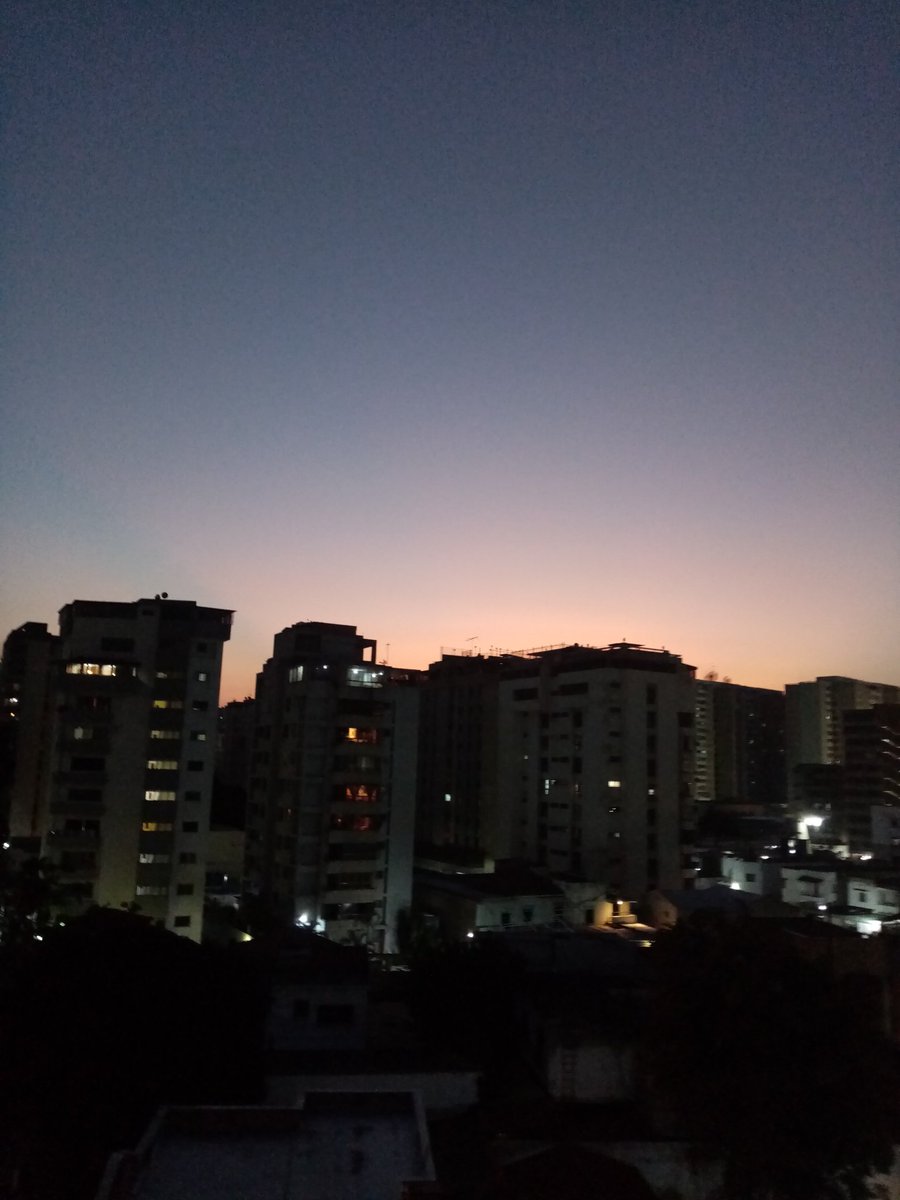 Anochece en el Paraíso-Caracas.