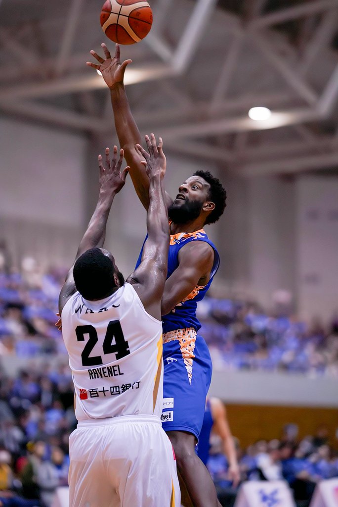 kirepanda1981's tweet photo. ポストプレーを求められてるんだろうけど、3x3でも3Pしっかり決めてたんだから打ってもいいと思う
#マイケル・フィリップス
#MichaelPhillips
#トライフープ岡山 https://t.co/NHV5TdeT4p