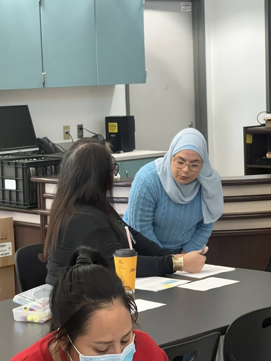 ED <a href="/AprilColeman74/">April Coleman</a> coaching on the spot <a href="/NormaGnz40/">Norma Gonzalez</a> @HISDCentral <a href="/GallegosElem/">Gallegos Elem.</a>