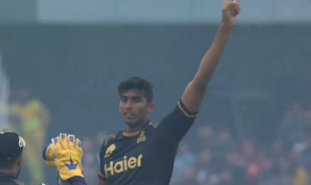 _FaridKhan's tweet photo. - 18-year-old Ubaid Shah bowling at 145KPH 
- 17-year-old Mohammad Zeeshan bowling at 141KPH 
- 20-year-old Jahandad Khan hitting 45* off 17
- 22-year-old Khawaja Nafay smashing 60* off 31 

Padosiyo, hay aisa talent IPL mein? Sach sach btana 🇮🇳😉 #HBLPSL9 https://t.co/e1u5LCcmGF
