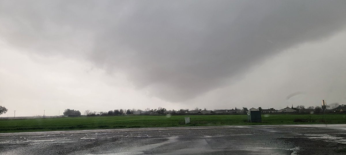 Stopped in Williams, CA and just as I snapped a picture of this nice storm base, a big bolt of lightning came down and gave me a nice spook 😂. Never stop chasing! #CAwx