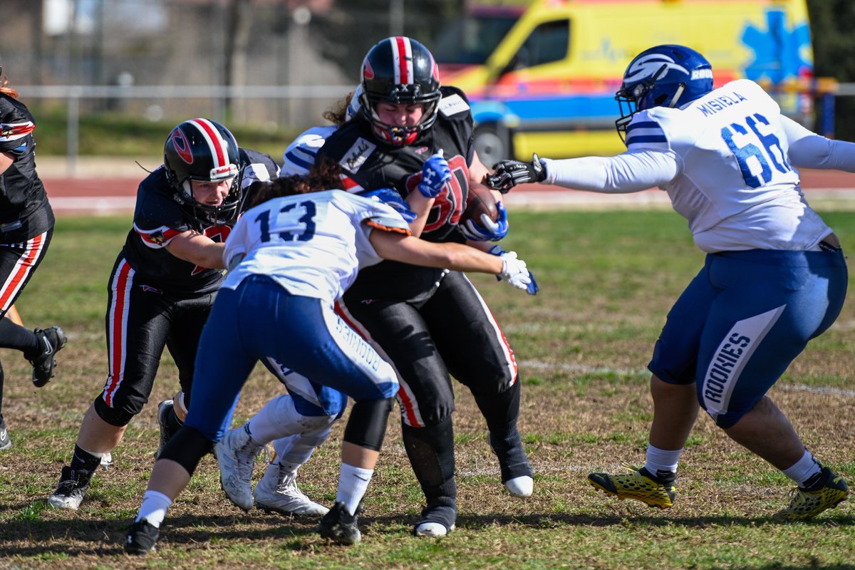 MyOwnViewBcn's tweet photo. Momentos de la tercera jornada de la Liga Española Femenina 7x7, @pioners  Fem vs @barberarookies Fem
.
.
#lffa #football #americanfootball #futbolamericano #fans #footballfans #americanfootballfans #conéctatealfootball🏈 #enjoyfootball🏈 #footballfemenino https://t.co/36T1uFKX8R