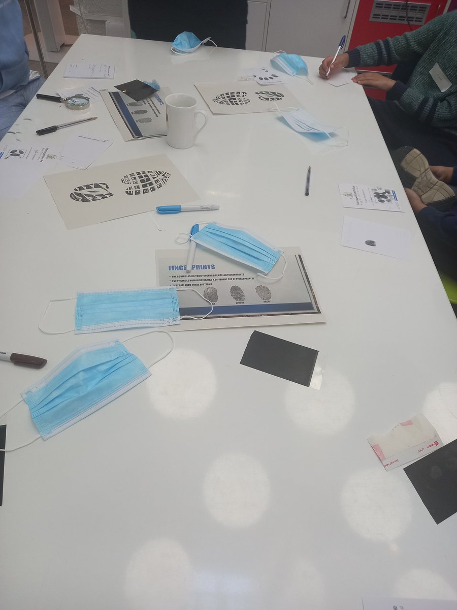 MPSRedbridge's tweet photo. Redbridge VPC had great fun assisting SOCO at Ilford Library over half term, working with local students to solve the 'crime' @MPSCadets @MPSIlfordTown @NationalVPC @RedbridgeLibs @redbridge_vpc https://t.co/BImzQ4cWKX
