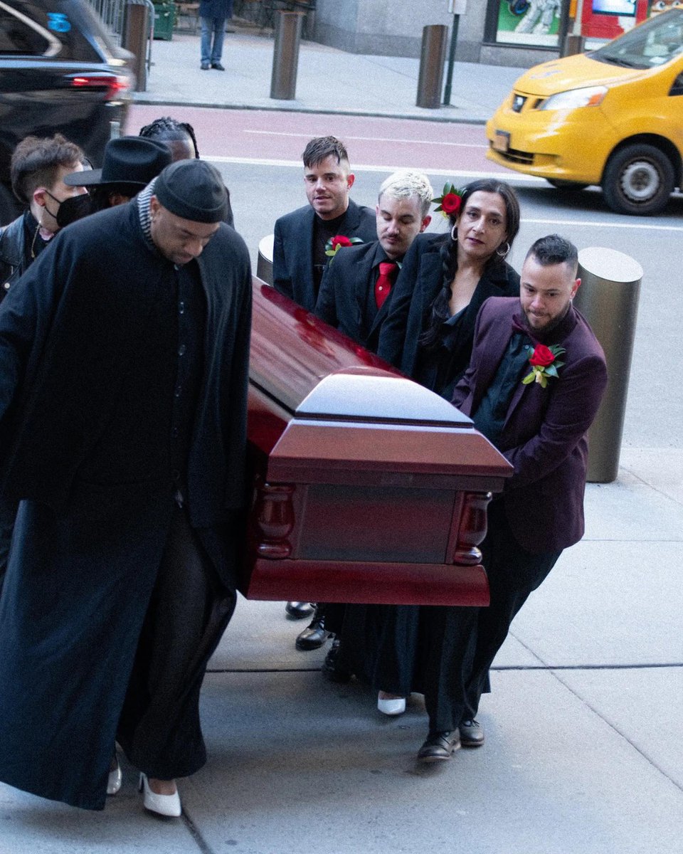 DiarioLibre's tweet photo. 🇺🇸|#DiarioLibreUSA | Funeral transgénero en catedral de Nueva York desata polémica con la Iglesia Católica
🔗https://t.co/SkyZaHY8h7
#DiarioLibre #Trnas #NuevaYork #IglesiaCatólica https://t.co/Ng0vA9c0Dc
