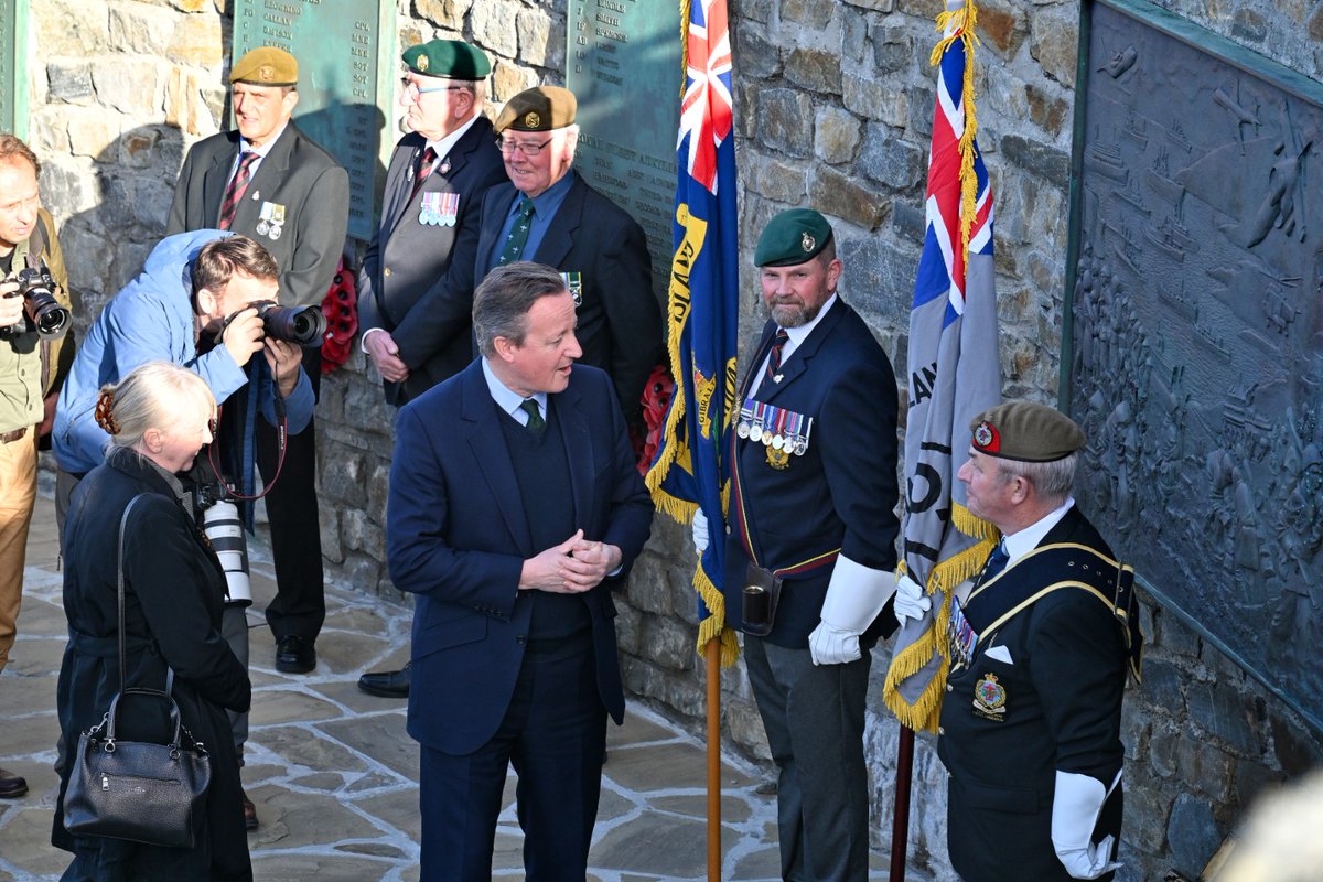 realStephenL's tweet photo. @GHFalklands @FCDOGovUK @FalklandsGov Meeting those who have served defending the Falklands https://t.co/QQiizVxmnX