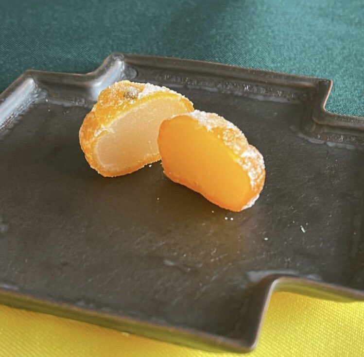 saikayamat13771's tweet photo. 気まぐれ上生菓子部のお雛菓子は
ひなてまり
紫はこし餡
桃色は白餡

右近の橘　左近の桜も工房直売で揃います。
和菓子でお雛様是非。 https://t.co/6pLNfRoJ3j