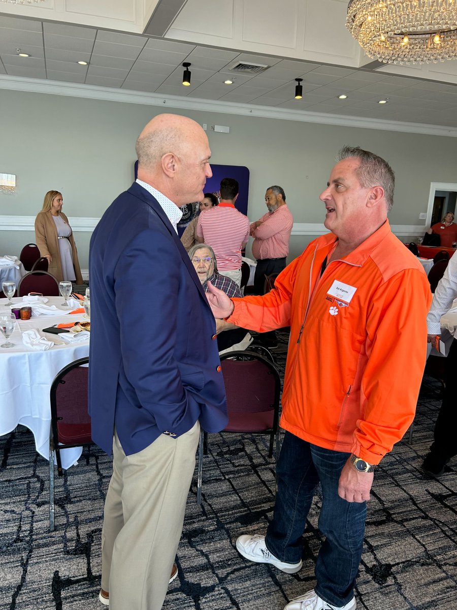 Jim_Clements1's tweet photo. It was a pleasure to meet with the Tampa Bay Clemson Club today! The Clemson Family spans far and wide, and I’m grateful for all of our alums who continue to share their love for Clemson all across the country. https://t.co/M1KpFxweex