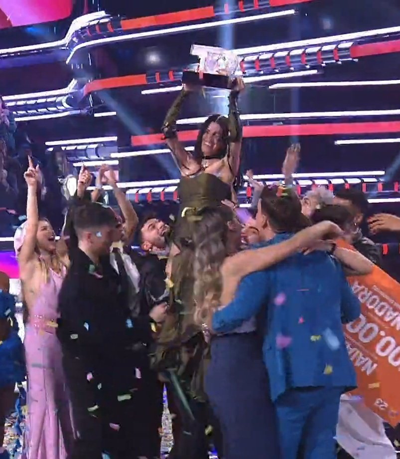 OT24h's tweet photo. Naiara acaba de ganar TO, se ha llevado 100k 💶 y se ha quedado agustisimo
#OTGalaFinal https://t.co/Ayneifmk1j