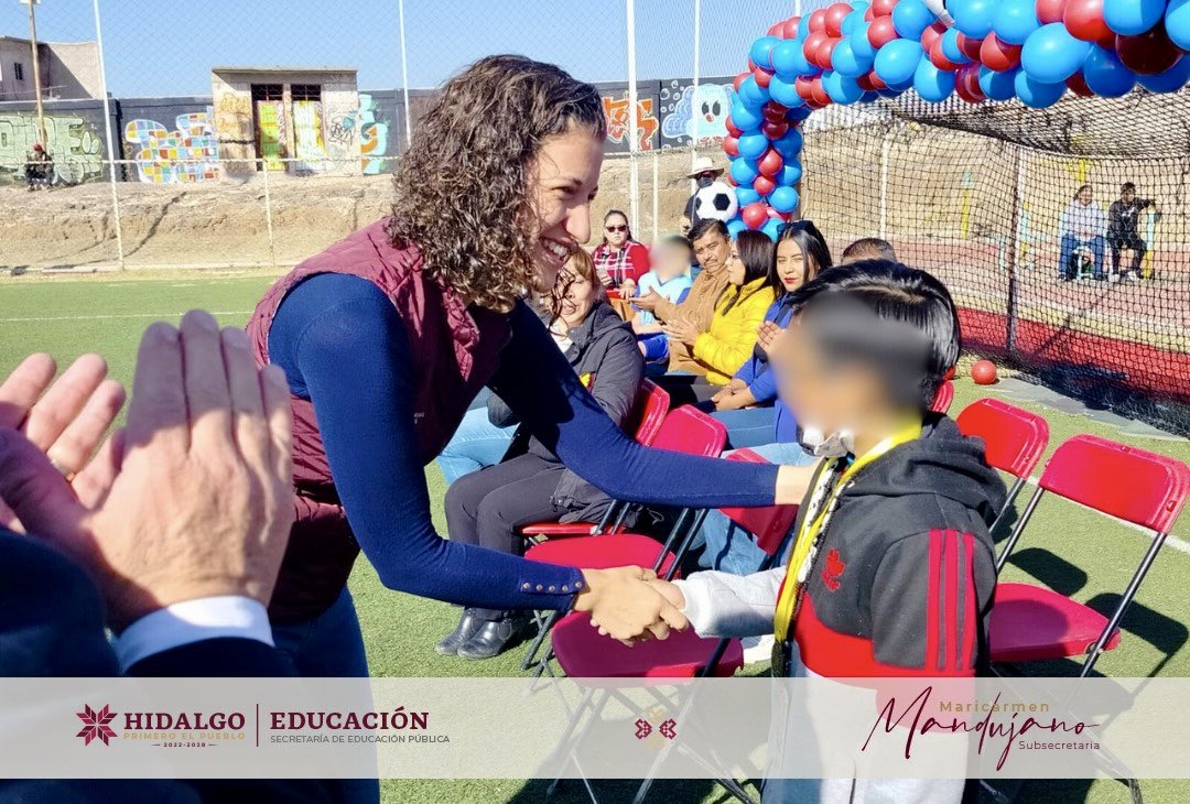 MariMandujanoC's tweet photo. Reconozco el trabajo de la comunidad educativa de la Esc. Primaria Francisco Noble, en el marco de la celebración por los 100 años de su creación. 

Como parte de las actividades inauguré el Torneo de Fútbol Interescolar en representación del Dr. @natycastrejonv 

¡Felicidades! https://t.co/DRCsrS0018