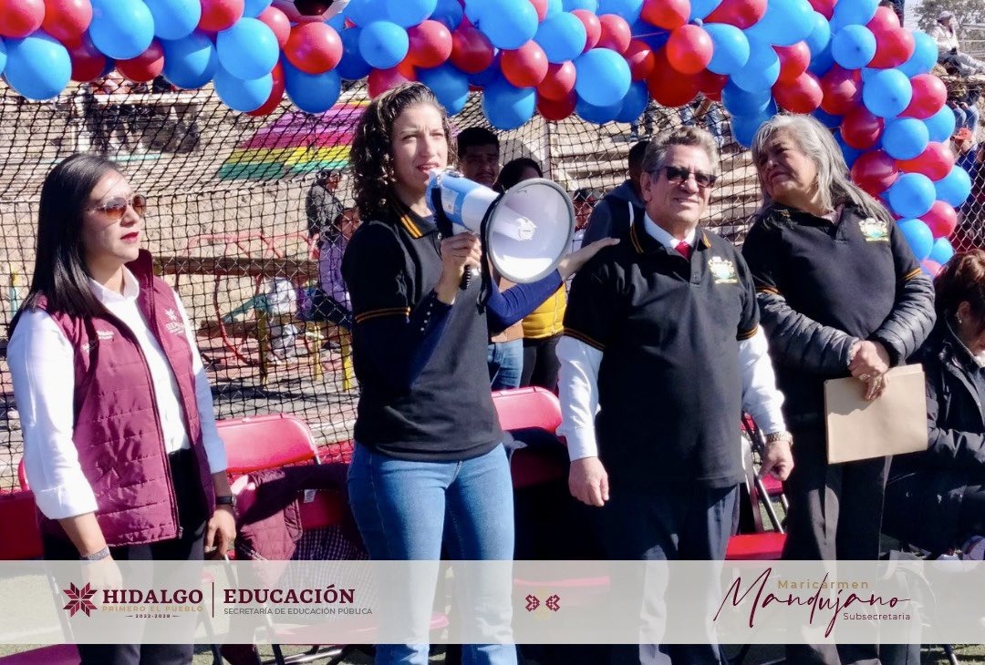 MariMandujanoC's tweet photo. Reconozco el trabajo de la comunidad educativa de la Esc. Primaria Francisco Noble, en el marco de la celebración por los 100 años de su creación. 

Como parte de las actividades inauguré el Torneo de Fútbol Interescolar en representación del Dr. @natycastrejonv 

¡Felicidades! https://t.co/DRCsrS0018