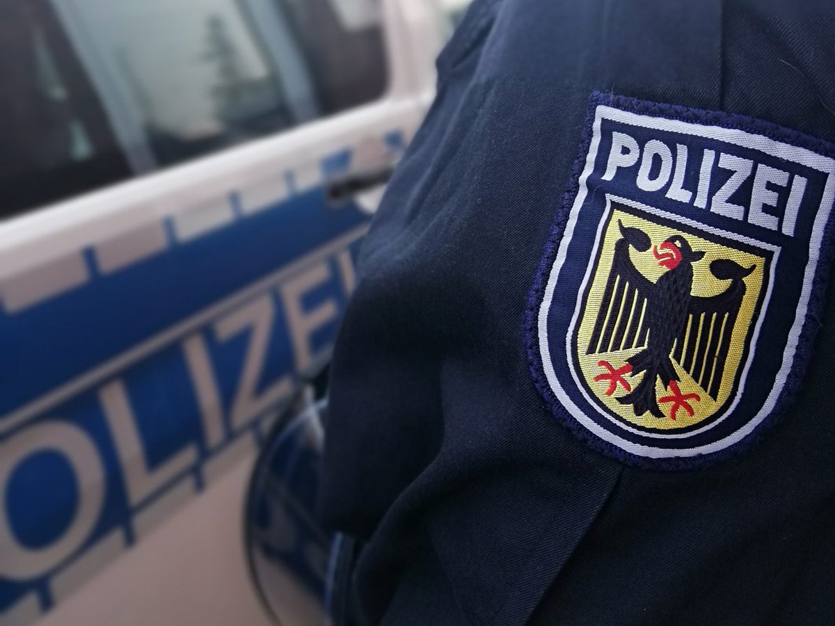 Mann reist mit Totschläger und Baseballschläger ein cityreport.pnr24-online.de/mann-reist-mit… #Blaulicht #BundeslandSachsen #Bundespolizei #Bundesländer