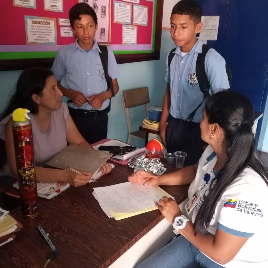 Articulación y atención de casos por parte de la Defensora Karina Ramírez, garantizando los derechos de los NNA. <a href="/_LaAvanzadora/">Yelitze Santaella</a> <a href="/Berzabethg1/">Berzabethgandicaoficial</a> <a href="/CDCETachira/">CDCE Táchira</a> <a href="/codennat/">codennat</a> <a href="/cn_educ/">CNDefensorías Educativas MPPE</a> <a href="/SaludEscolar2/">Salud Escolar</a> <a href="/COMUNIDADESED15/">DIV. COMUNIDADES EDUCATIVAS TÁCHIRA</a>