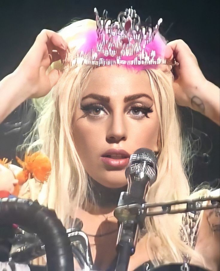 imlucasgil's tweet photo. na opinião de vocês, qual é a música mais triste da gaga? 

pra mim fica entre dope e princess die https://t.co/xEUWI25A0d