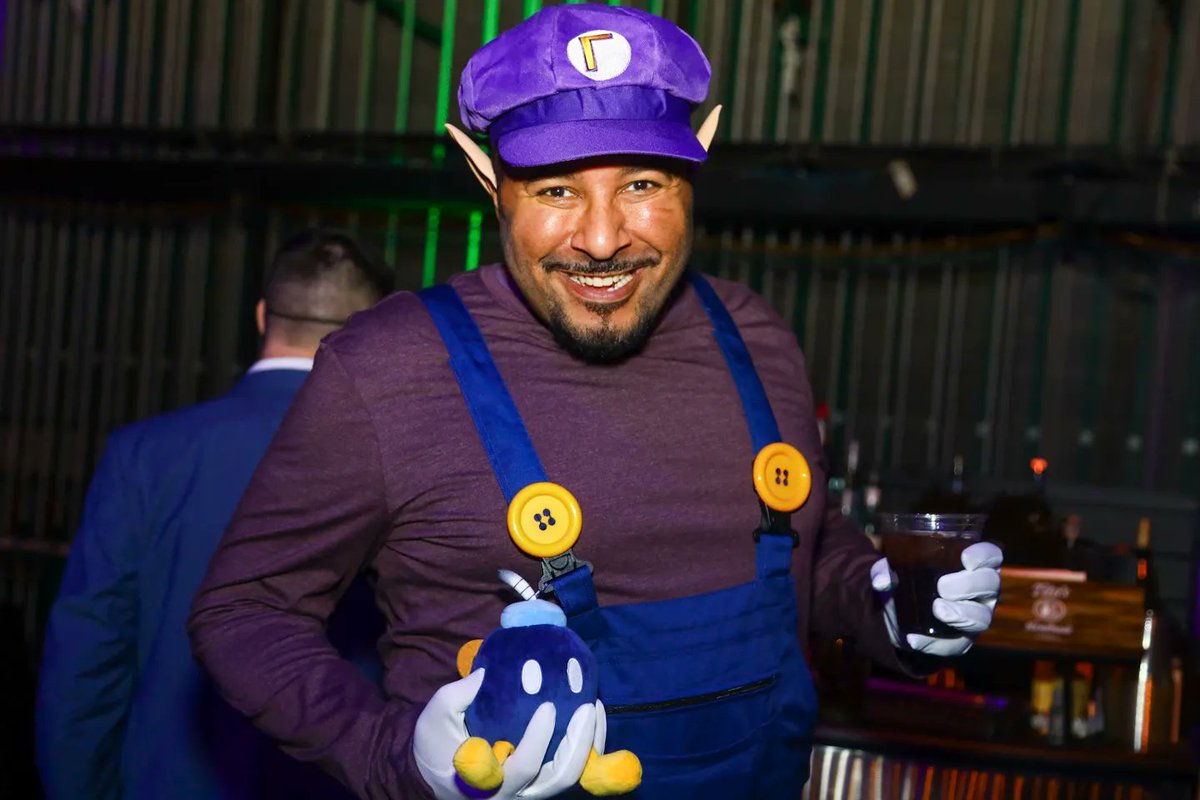 MannyWallace's tweet photo. I spent some time at @playhousesquare for this year's #JumpBackBall: Villains Unleashed. https://t.co/fopX7s5MRs