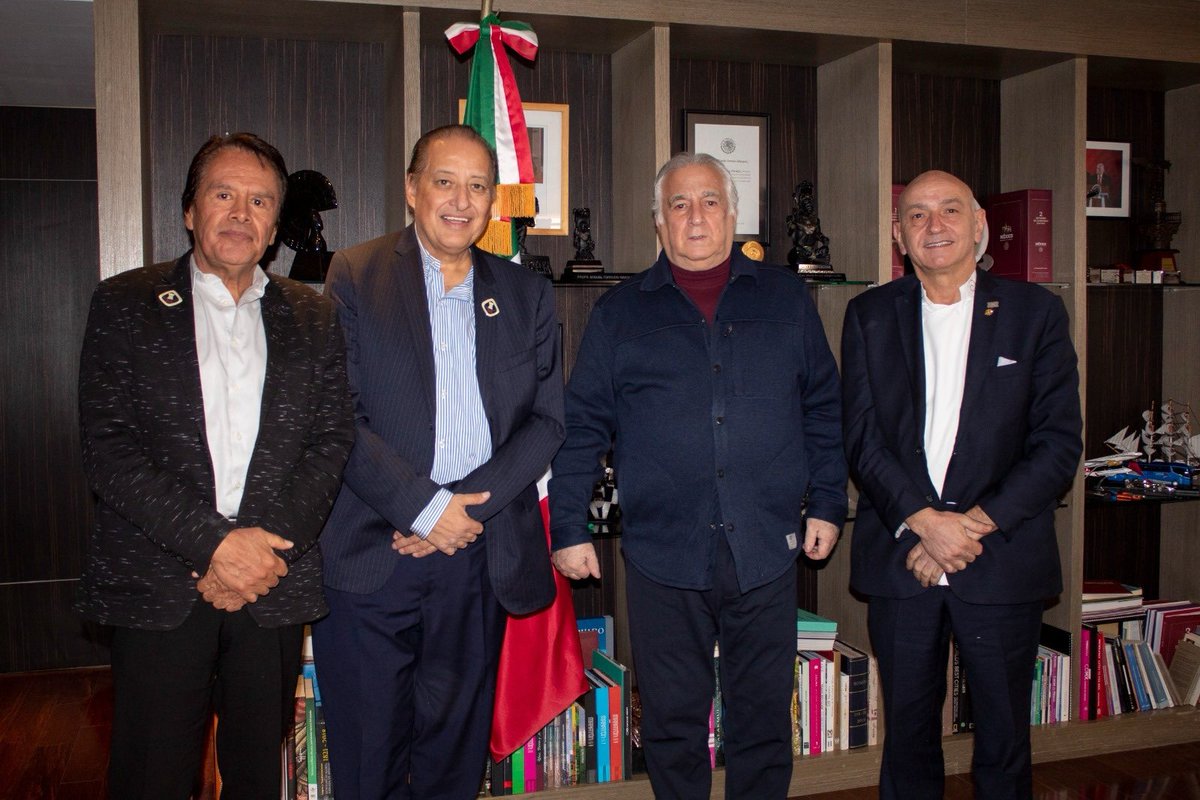 Tuve el gusto de reunirme con el Chef Jorge Orozco <a href="/chefjorgepreh/">Chef Jorge orozco</a>, gran representante de la gastronomía de nuestro país. Conversamos sobre estrategias conjuntas para continuar posicionando nuestros sabores a nivel mundial.
¡Un orgullo para #México y la #GastronomíaMexicana! 🇲🇽