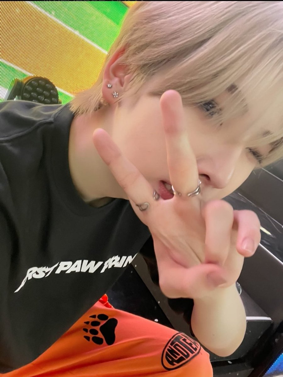 andteam_sub's tweet photo. 🗞️📸 | *ACTUALIZACIÓN: WEVERSE* |19.02.24

LUNÉ, vete a casa sana y salva~ Te amo~❣️

#andTEAM #WEVERSE_YUMA

﹉﹉﹉﹉﹉﹉ ﹉﹉﹉﹉﹉﹉
★  🪐   ˒˓     𓄸   ©&amp;team today'sub   ꪆ  🌙 https://t.co/Cg8Enc7UAS