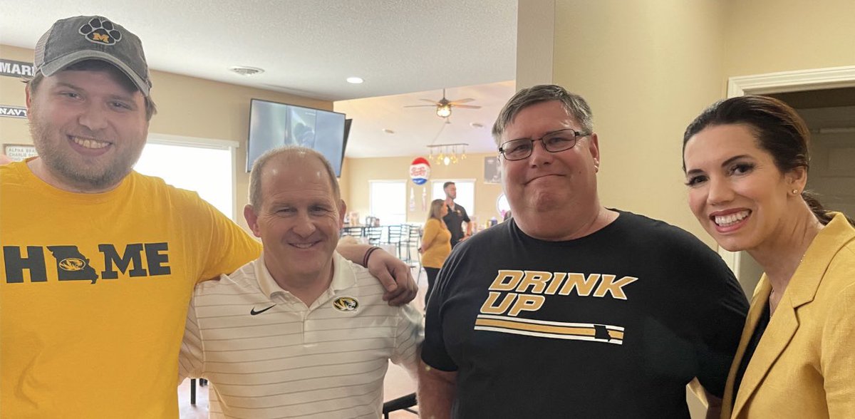 dgharper23's tweet photo. @DRFrancois1 Thank you Desiree for sitting and listening to my dad and I for a couple hours in the middle of nowhere Memphis, MO. I noticed the intro vid you brought back. I went to the Thursday openers as promised. Mizzou is buzzing from your help. We thank you for that. Good luck to you. https://t.co/j1IbOL8a7S
