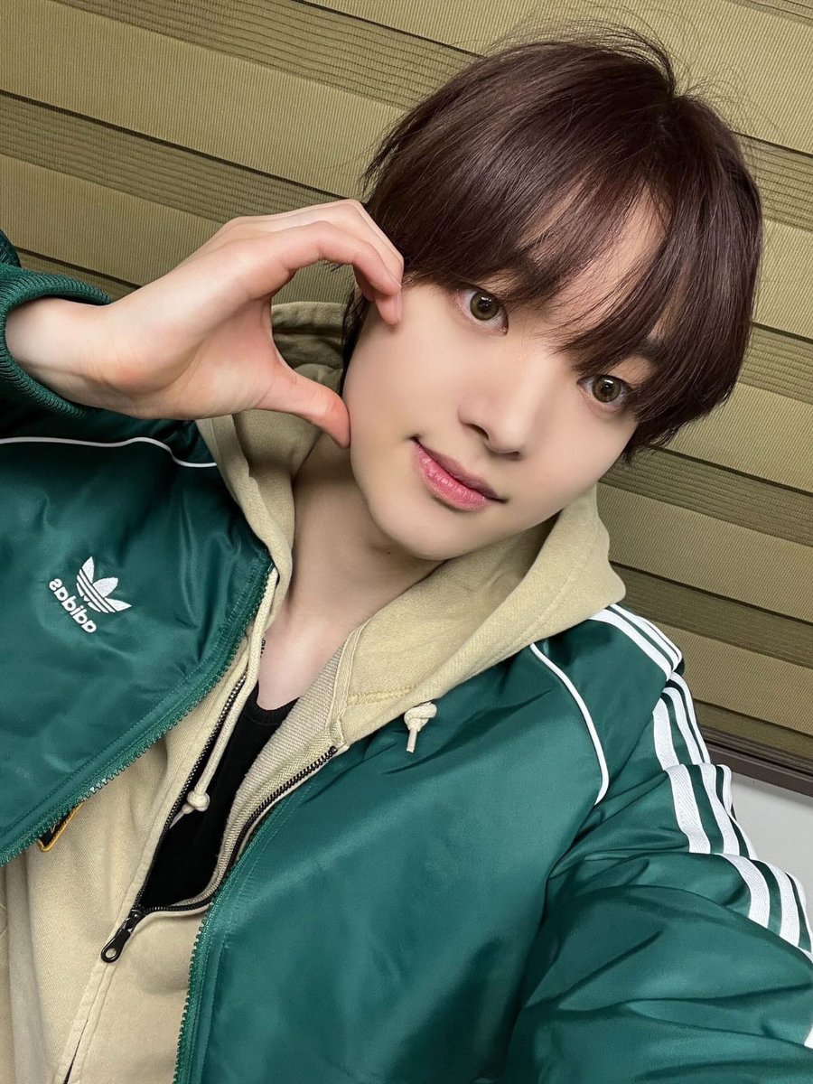 andteam_sub's tweet photo. 🗞️📸 | *ACTUALIZACIÓN: WEVERSE* |19.02.24

LUNÉs~~ Muchas gracias por venir hoy 🥰
Me siento tan bien que nuestro primer concierto en solitario en Seúl haya terminado de manera segura y hayamos creado tantos recuerdos agradables.

(+) https://t.co/4llaMLtdlQ