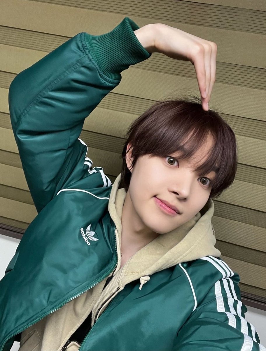 andteam_sub's tweet photo. 🗞️📸 | *ACTUALIZACIÓN: WEVERSE* |19.02.24

LUNÉs~~ Muchas gracias por venir hoy 🥰
Me siento tan bien que nuestro primer concierto en solitario en Seúl haya terminado de manera segura y hayamos creado tantos recuerdos agradables.

(+) https://t.co/4llaMLtdlQ