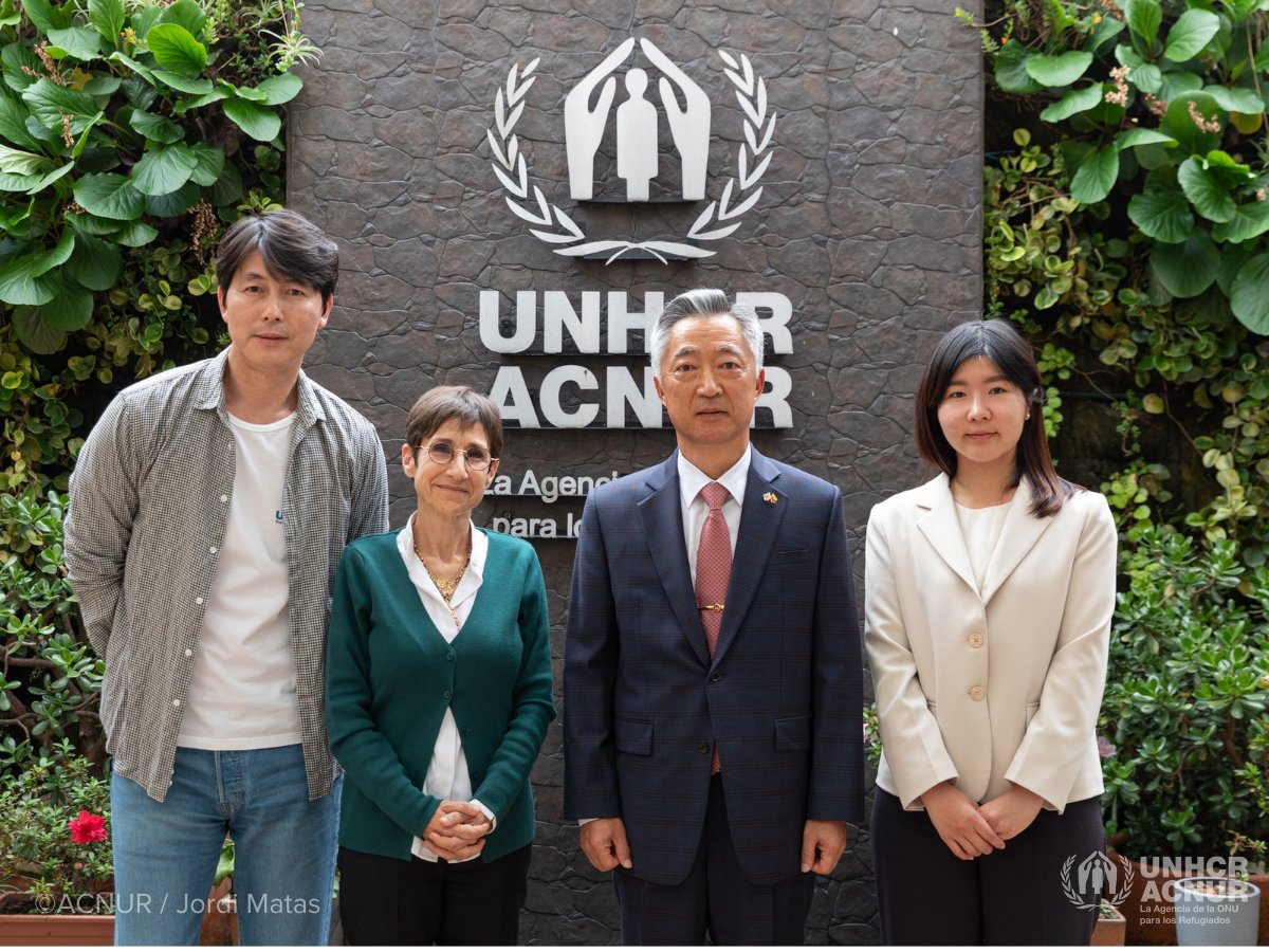 AcnurColombia's tweet photo. 🇨🇴Colombia y🇰🇷 Corea  ¡Unidas! 🤝

Nos encontramos con S.E Embajador Sr. Lee Wang-keun, @KOICACOLOMBIA y el Embajador de Buena Voluntad de ACNUR Jung Woo-sung para reafirmar el apoyo del pueblo coreano a las personas forzadas a desplazarse. #ConLosRefugiados. https://t.co/yFjOZE9Opy