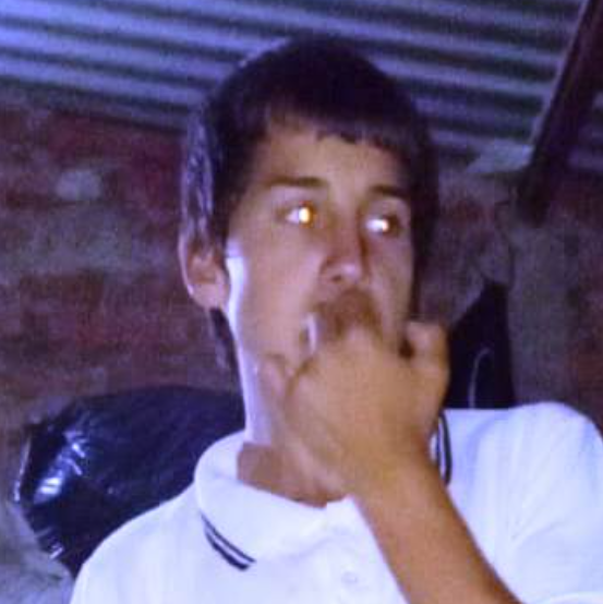 #URGENTE BÚSQUEDA EN TIEMPO REAL #CHACO
PEDIMOS MÁXIMA DIFUSIÓN 🙏
Alexis Valentín Festivo tiene 15 años, desapareció el 19/2 en Resistencia, provincia del Chaco. Es delgado, vestía remera roja, pantalón color nevado y ojotas Adidas rojas. Avisar #Urgente al ☎ 3624474234, o 911