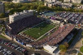 LawrenceWellsl1's tweet photo. I will be at the university of TOLEDO next week for a spring practice ! Thank you ! @Bryan_Ault @CoachBGasser @ToledoQBs @ToledoFB @AllenTrieu @CoachCParker https://t.co/i1RSYtQW9q