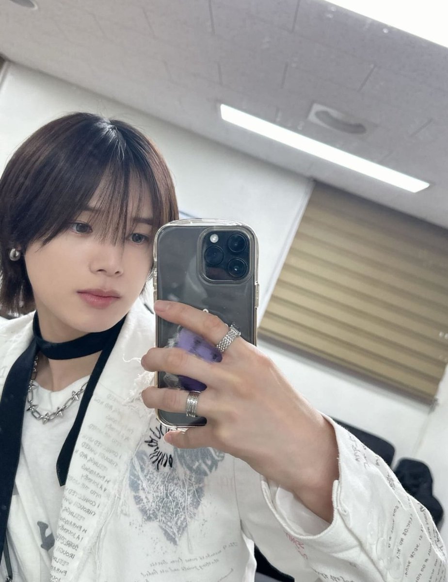 andteam_sub's tweet photo. 🗞️📸 | *ACTUALIZACIÓN: WEVERSE* |19.02.24

La primera vez que estuve frente a todos también fue en Corea, ¿¿recuerdas eso??🤔
¡Estoy muy feliz de haber realizado un concierto en solitario en un lugar tan especial como este y fue un momento realmente precioso!

(+) https://t.co/Q5d8NakIJ2