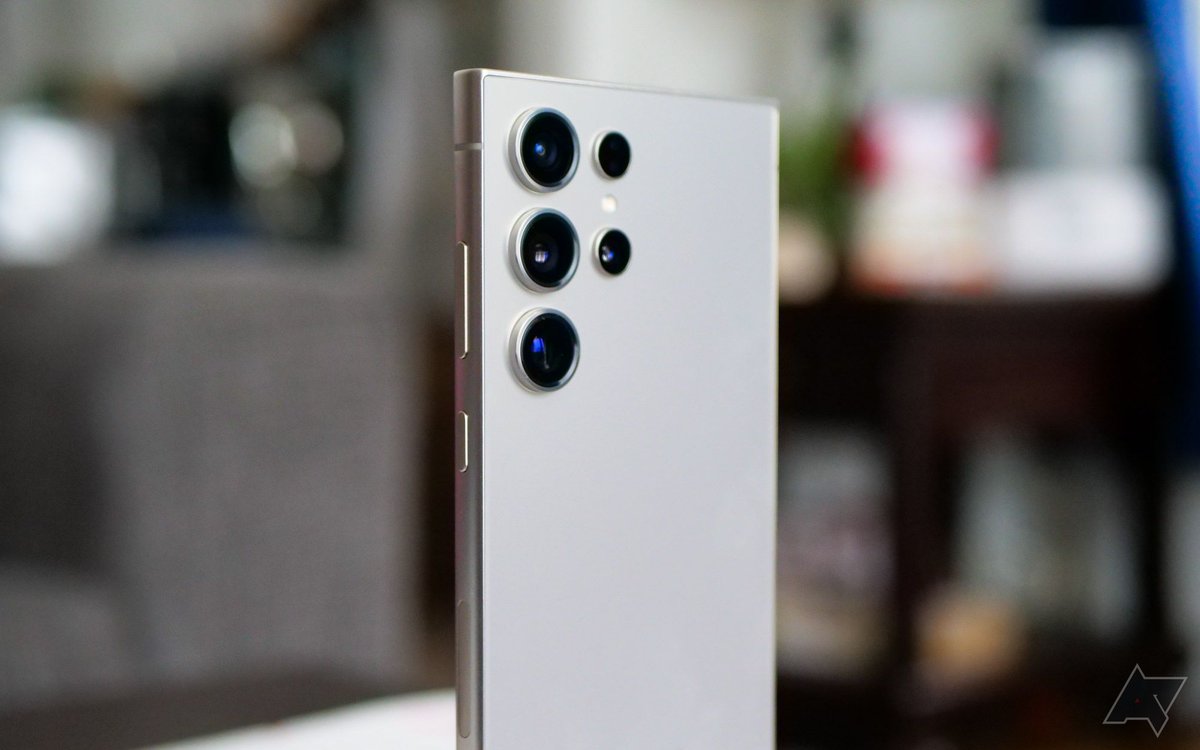 اذا كنت مستخدم Galaxy ما انصحك تشتري الأيفون كا ترقية اساسية من تجربتي الشخصية فرق كبير مره في سلاسة التصفح وكا انتاجية عندك حافظة لعمليات النسخ والتنقل بين التطبيقات سريع بالإضافة للأزرار والتصفح حتى كا مسكة تحس الجهاز البق مع ان الى الان ماوصل الكفر اللي طلبته للأيفون