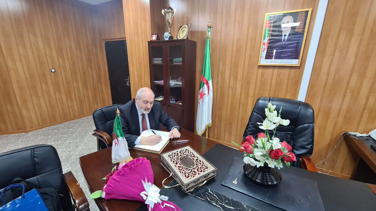 Ambassade_CZ_DZ's tweet photo. Visite amicale de l'ENS des Technologies Avancées (#ENSTA). Merci au directeur Riahla et son équipe pour accueil chaleureux et discussion utile sur coopération à long terme.➡️Identifier partenaires pour différentes spécialisations et préparer une stratégie concrète pour l'avenir. https://t.co/CTHkwp8lQz