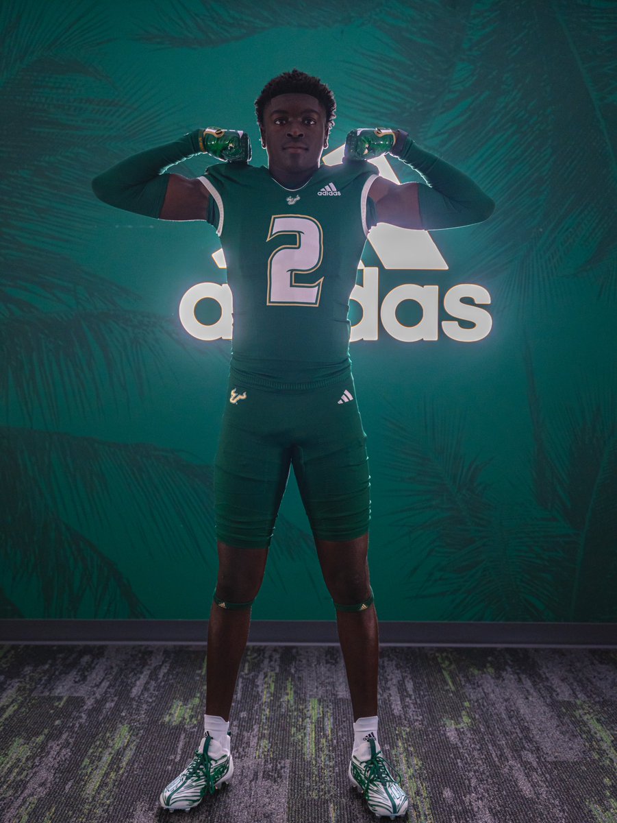 Bulls Fans How I look? 🤘🏾🤠 #GoBulls #ComeToTheBay #StayInTheBay @CoachJamesRowe @USFFootball @CoachGolesh @LWashington_2 @dphsfootball @CoachWellsDP