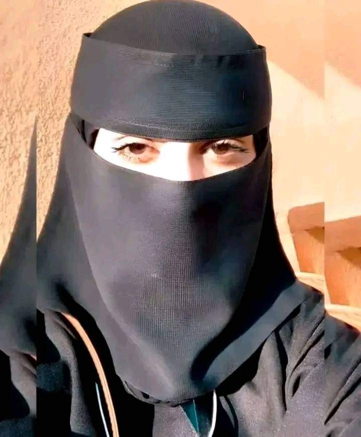 اجمل شعور لو اتزوج متحرره وندخل مع فحلنا وخليه يبوسها ويشفشفها امامي ويحط صدرها بحضني وينيكها وانا اتفرج واسمع صياحها وهي تتلذذ وصوت النيك جغ جغ يجنن ليت احصل متحرره اتزوجها اخليها تعيش جو التحرر