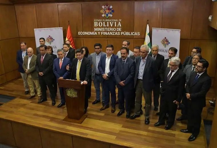 Oscar__JM's tweet photo. Parece Velorio.. y eso pasa cuando empresarios se bajan los pantalones y supuestamente accedes a una medidas dizque liberales #Bolivia #10medidas https://t.co/t75zU8kIxU