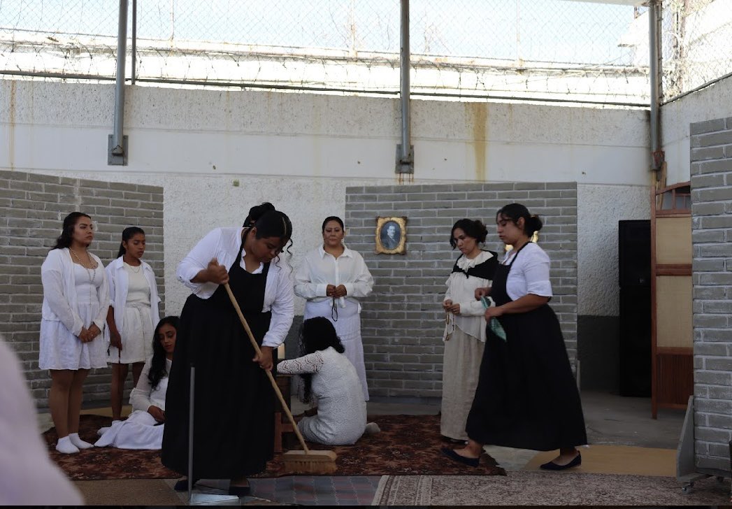 El sábado vi el resultado de un proyecto hermoso de <a href="/LaCanaMx/">La Cana</a>. Mujeres privadas de la libertad montaron Bernarda Alba. Su talento y dedicación fue admirable. La emoción de que sus familias las vieran y se enorgullecieran, muy conmovedor. Sólo la dignidad y el amor transforman ❤️