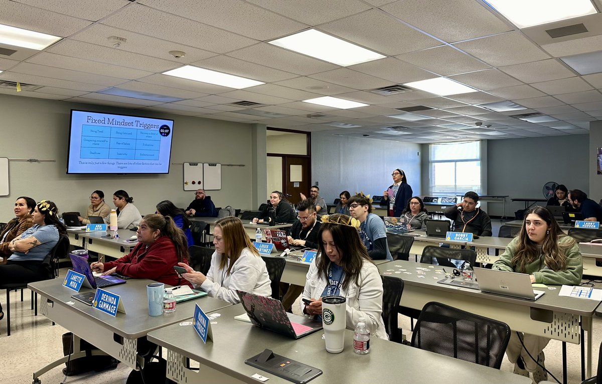 JennaTheTSS's tweet photo. Great day presenting at TS2 with @TechLovingLori Thank you to everyone who came to our sessions! #NISD #NISDTSS #NISDTS2 https://t.co/5ZS4q41yZJ