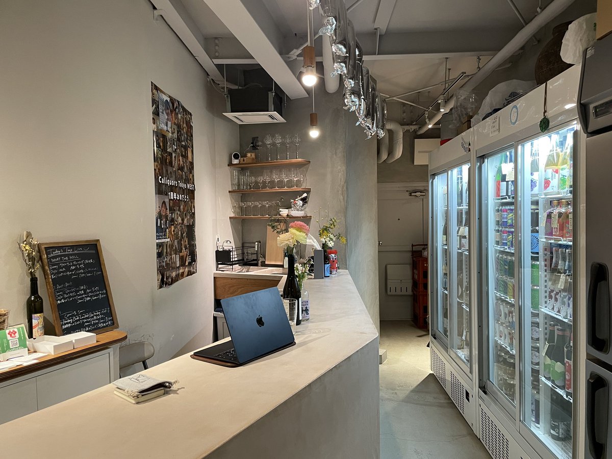 maishibuya1's tweet photo. 酒屋さんで店番しながら
デザイン作業も時々

今月から月2.3回不定期シフトイン

デザインの相談はもちろん、
マーケティングやコンサル、
ビジネスから人生の壁打ちまで
色んなトークテーマでお届けしてます https://t.co/MmiEHGzMHv