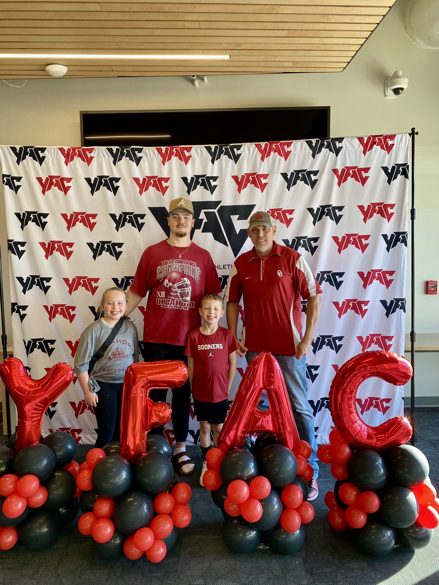 CrimsonCreamNIL's tweet photo. A fun Monday afternoon at the @YFAC_Sports Ribbon Cutting with a few of our OU Athletes! Loved meeting some fans and seeing this amazing facility! 🥎🏈🎾🏀 
#YFACLaunch @OU_Softball @OU_WTennis @OU_MTennis @OU_Football https://t.co/0mhiUIeHbG