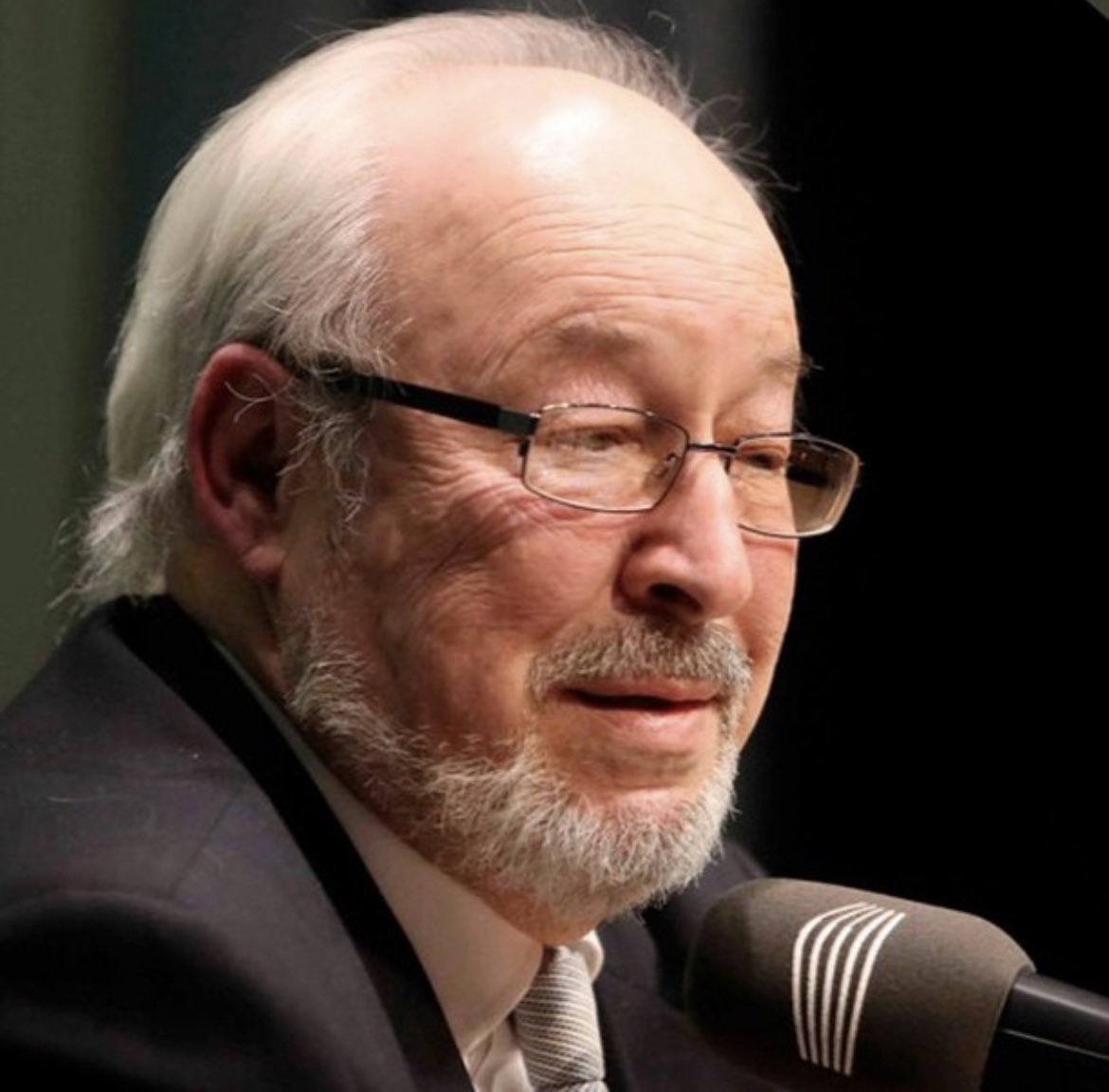 Recibo con dolor la noticia del fallecimiento a los 81 años de #AntonioGallego, uno de los grandes referentes de la musicología española y autor entre otras publicaciones del catálogo de obras de #Falla. Antonio era un tipo excepcional, muy culto y siempre un buen amigo. DEP!🥲