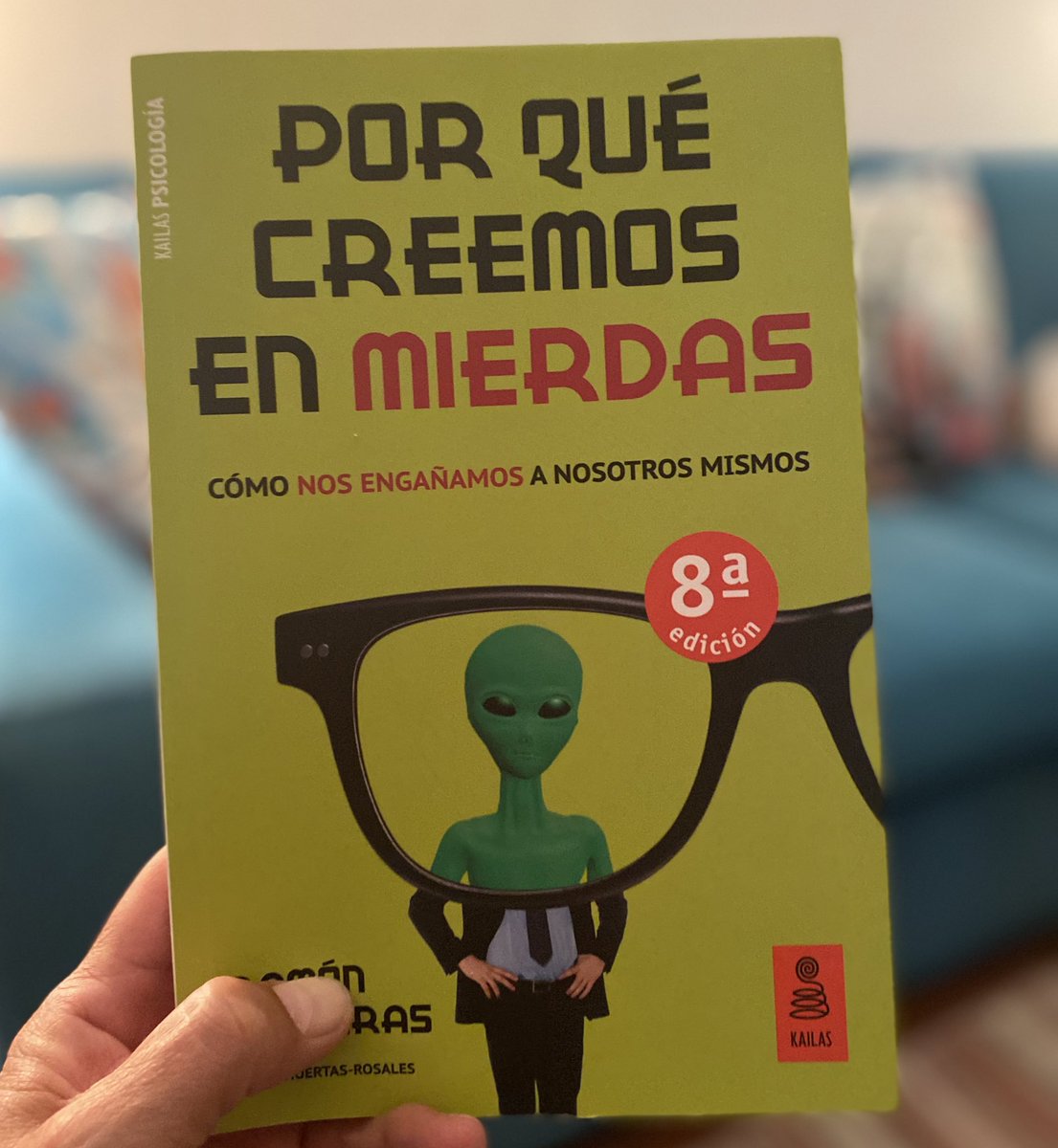 cristianbravoga's tweet image. Somos víctimas de las intenciones de otros, de las líneas editoriales de los medios de comunicación. De los bulos en redes sociales  y de la incapacidad para contrastar todo lo que nos llega. Vamos con el tercero del año.👌🏻☕️  #CuentaLoQueLees #sicología #RamónNogueras #Kailas