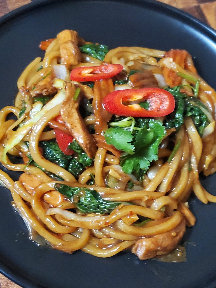 Quick meal of delicious chewy udon noodles with chicken and veggies.