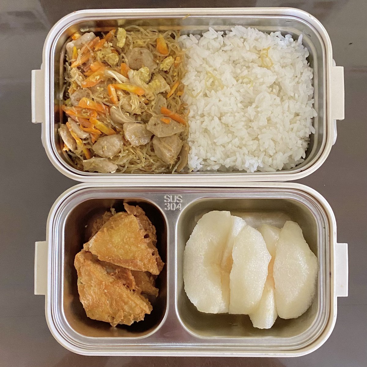 Bucin_Oppaa's tweet image. Menu bekal kantor hari ini ~
🍝 Bihun Goreng
🫔 Tahu Goreng
🍐 Buah Pear
🍚 Nasi

Cooked by Me &amp;amp; Mom👩🏻‍🍳
#bekalkantor
#menubekal
#masak