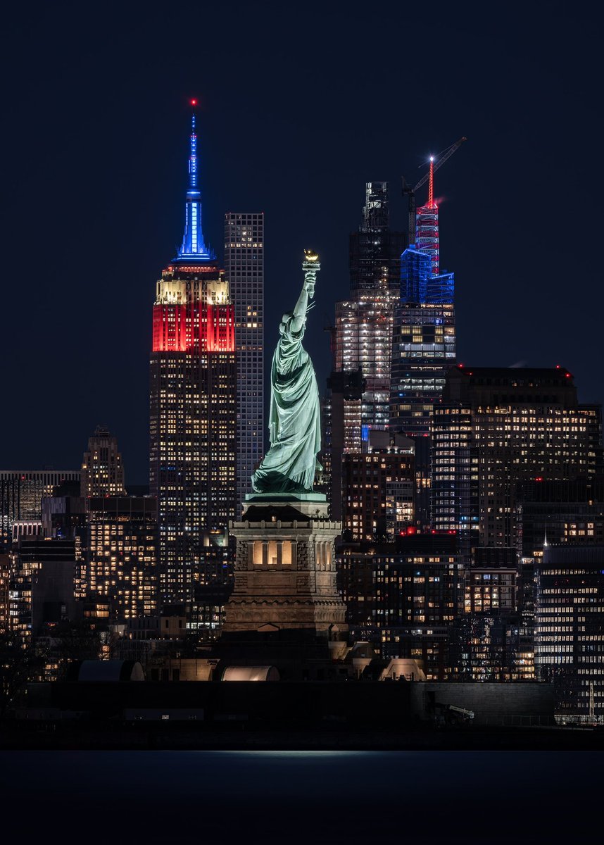 New York City lighting up in Red White & Blue for Presidents’ Day. 🇺🇸❤️🤍💙🇺🇸