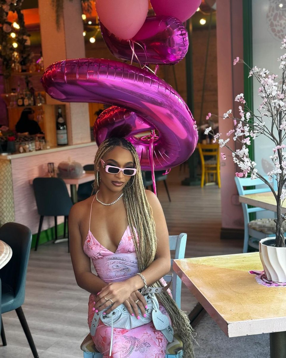 admireherflair's tweet image. Pretty in pink.