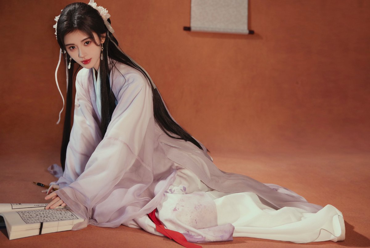 juijingyi's tweet photo. As the world awakens from its wintry slumber, Spring heralds a season of renewal and transformation. With each delicate movement, my breathes life into the ancient traditions of elegance and grace, my presence a testament to the enduring power of timeless beauty. https://t.co/mVWMSlXqqF