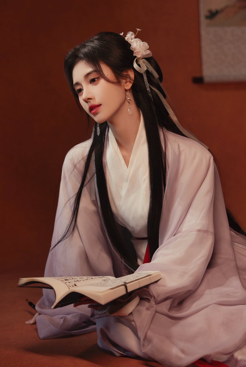 juijingyi's tweet photo. As the world awakens from its wintry slumber, Spring heralds a season of renewal and transformation. With each delicate movement, my breathes life into the ancient traditions of elegance and grace, my presence a testament to the enduring power of timeless beauty. https://t.co/mVWMSlXqqF