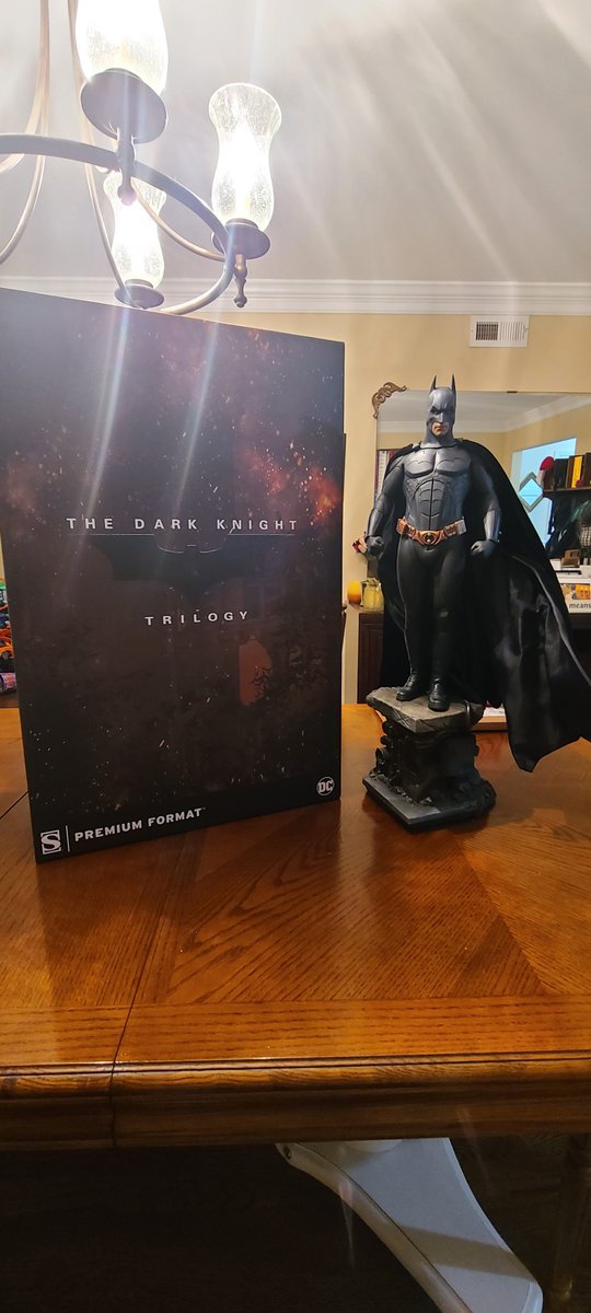 KMB_1186's tweet photo. "It's not who I am underneath, but what I do that defines me"

@collectsideshow with the beautiful 1/4 scale statue
#BatmanBegins
#TheDarkKnightTrilogy
#TheNolanverse
#BatBale https://t.co/I6JjckKKyt